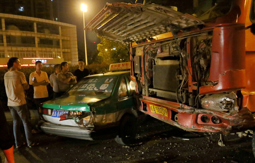 安徽合肥發(fā)生事故 機(jī)械千斤頂救急